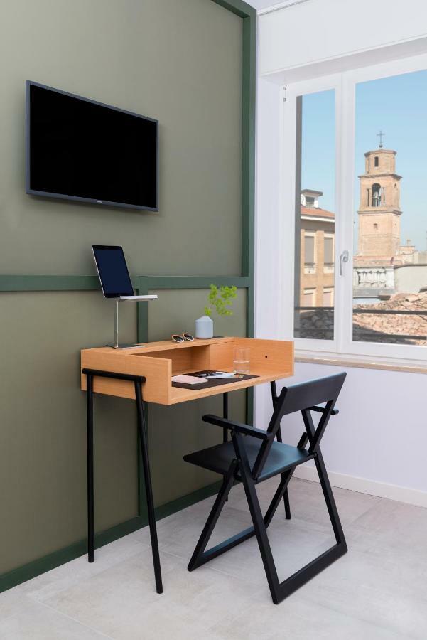 Bnbiz - Coworking Hotel Fiorenzuola dʼArda Exterior foto